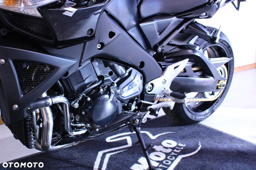 Suzuki GSX - 24