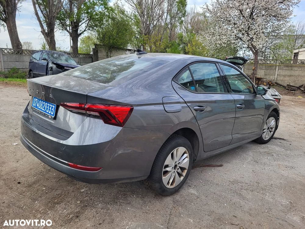 Skoda Octavia Combi 2.0 TDI DSG Ambition - 1