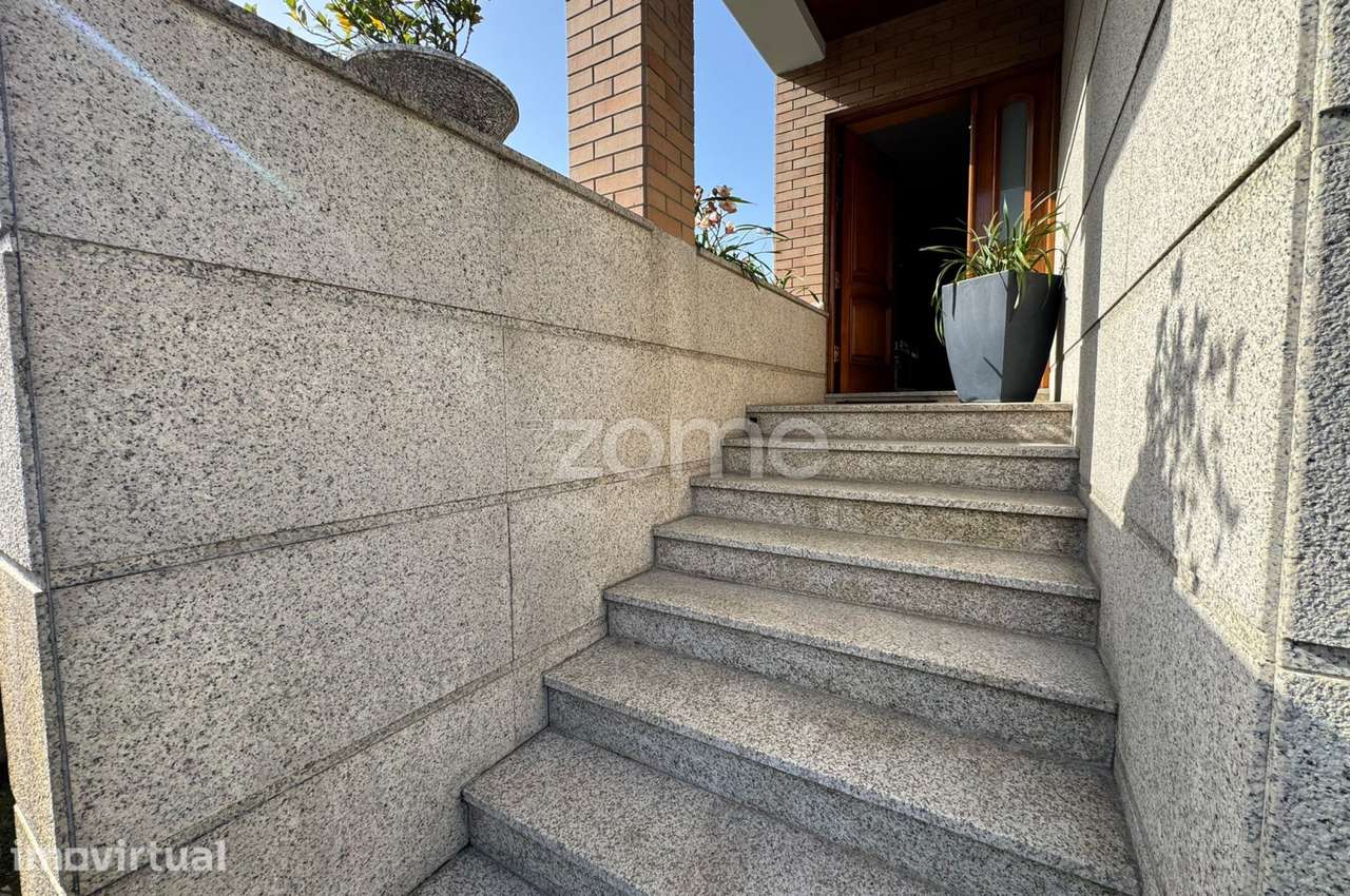 Moradia Premium de Gaveto com Jardim, 3 Frentes e Área Independente - Grande imagem: 3/26