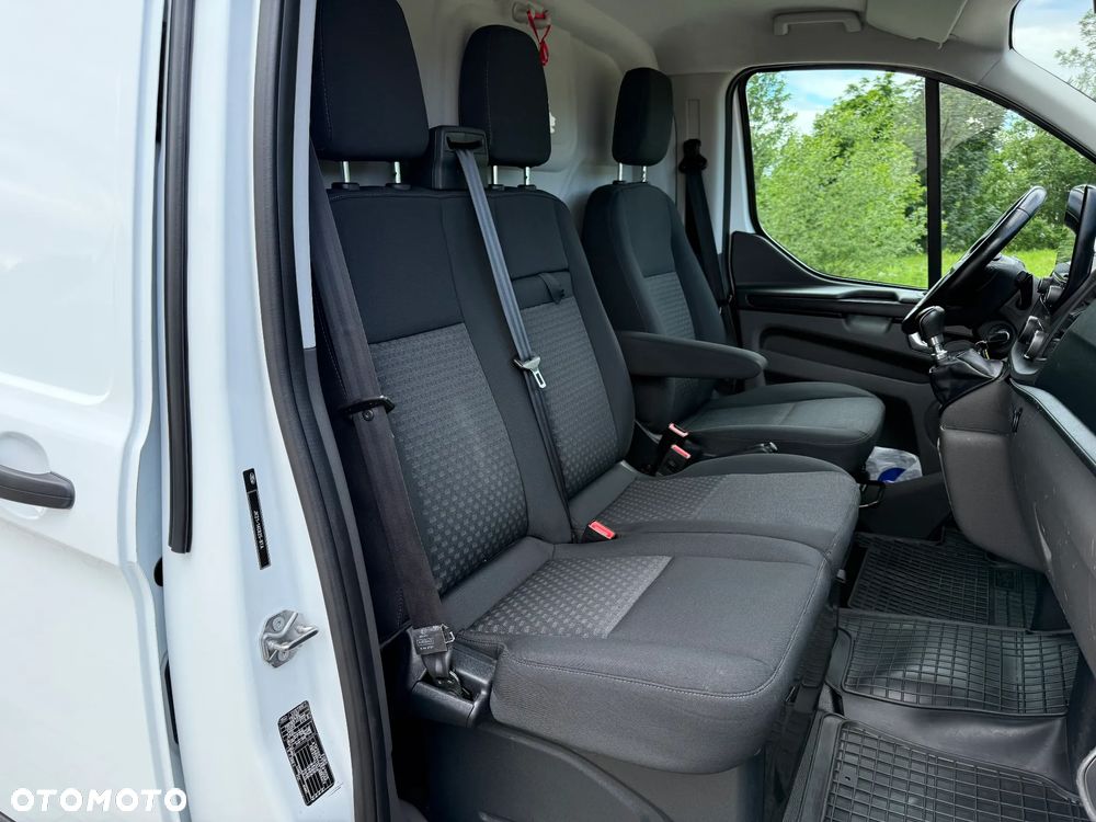 Ford TRANSIT CUSTOM - 13
