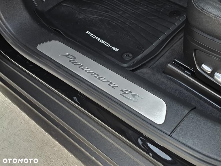 Porsche Panamera 4S - 28