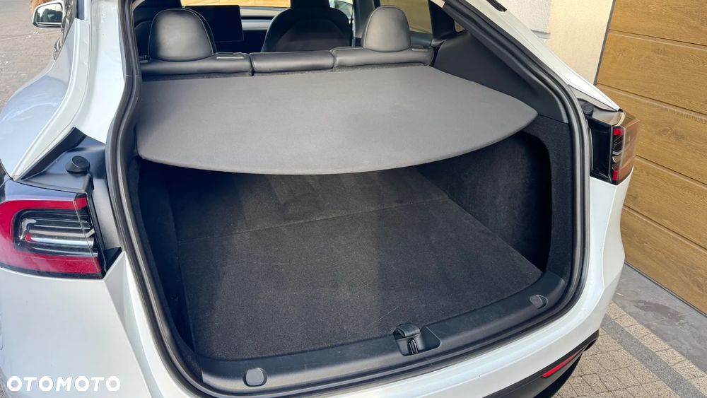 Tesla Y Performance AWD - 34