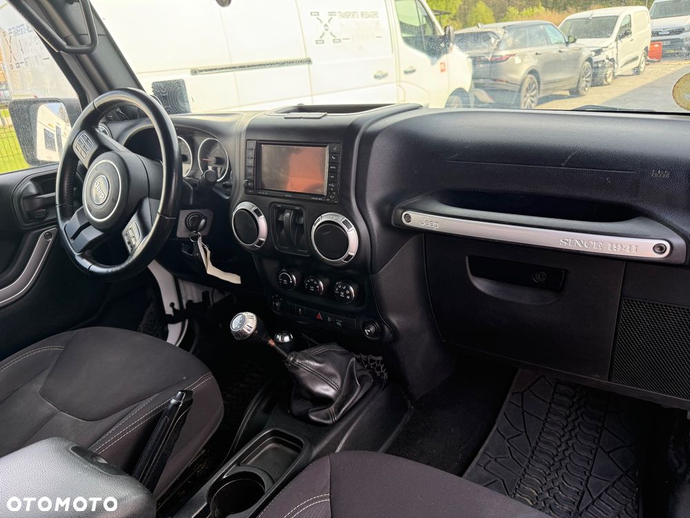 Jeep Wrangler - 12