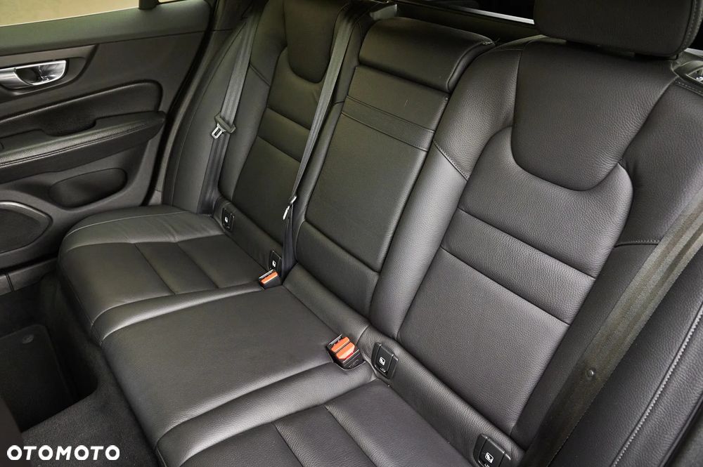 Volvo V60 D3 Momentum Pro - 31