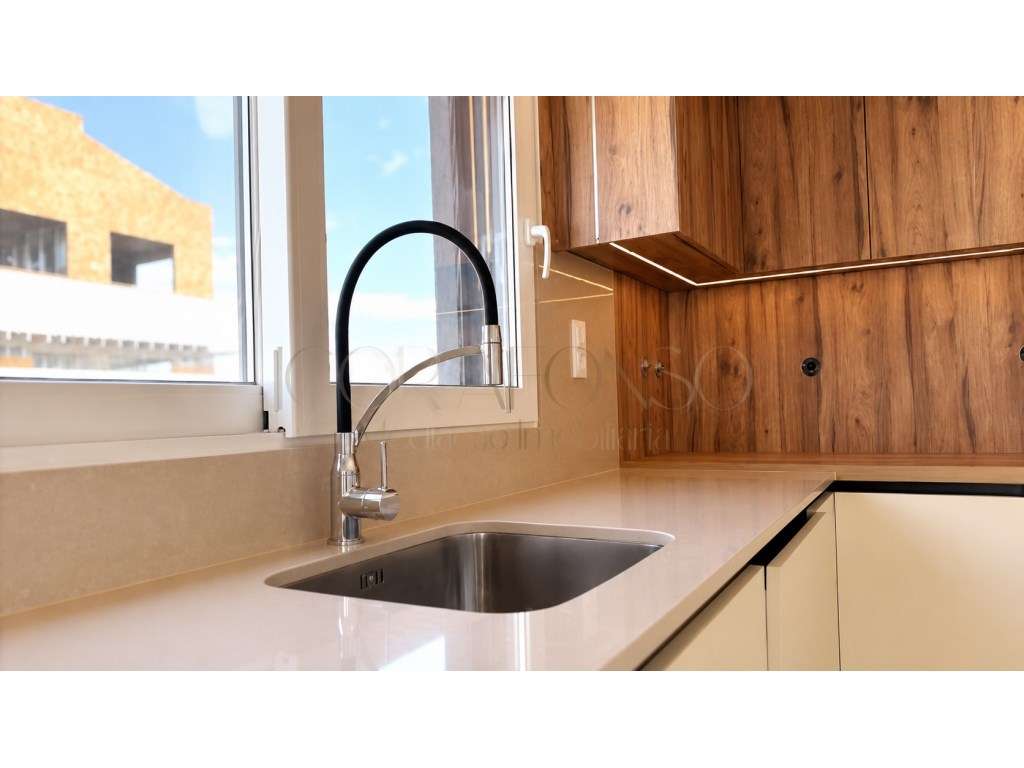 Moradia Independente T4 com 2 Suítes e Garagem - Nova Urbanização B... - Grande imagem: 4/60