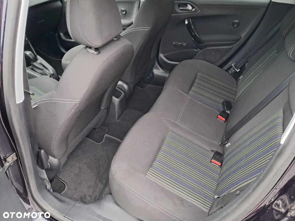 Peugeot 208 - 15