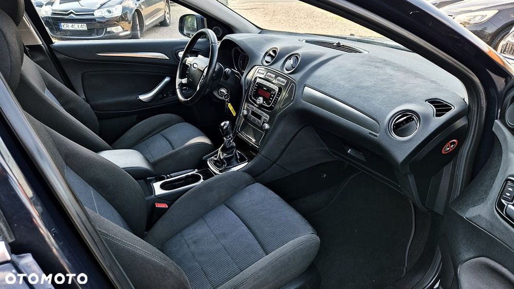 Ford Mondeo - 36