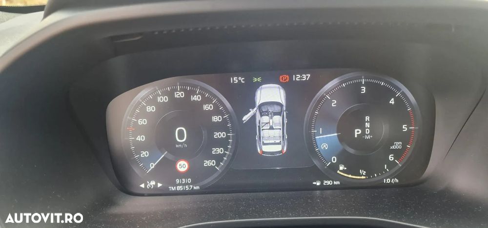 Volvo XC 40 D4 AWD R-Design - 9