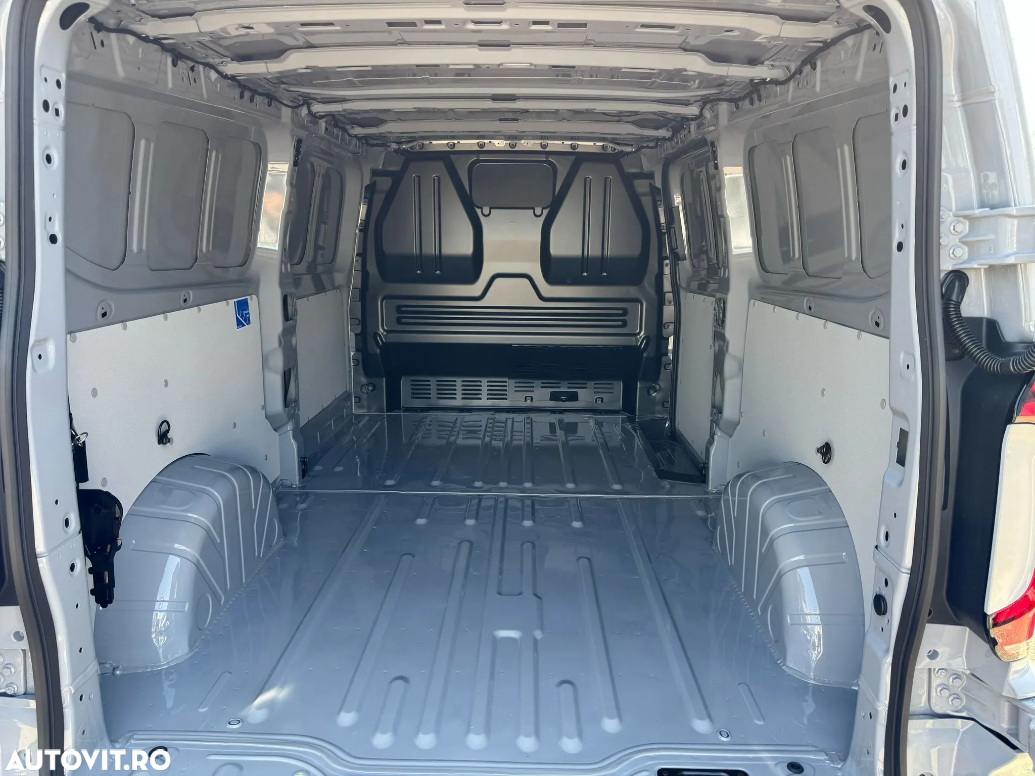 Volkswagen Transporter - 7