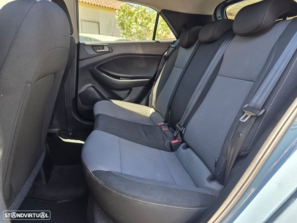 Hyundai i20 1.1 CRDi Comfort+Pack Look+JLL16 - 12