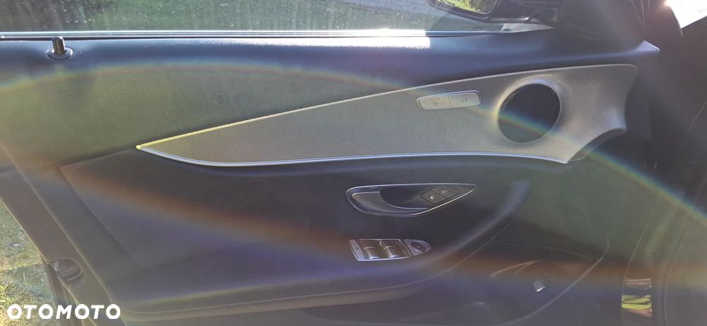 Mercedes-Benz Klasa E 220 d 9G-TRONIC - 32