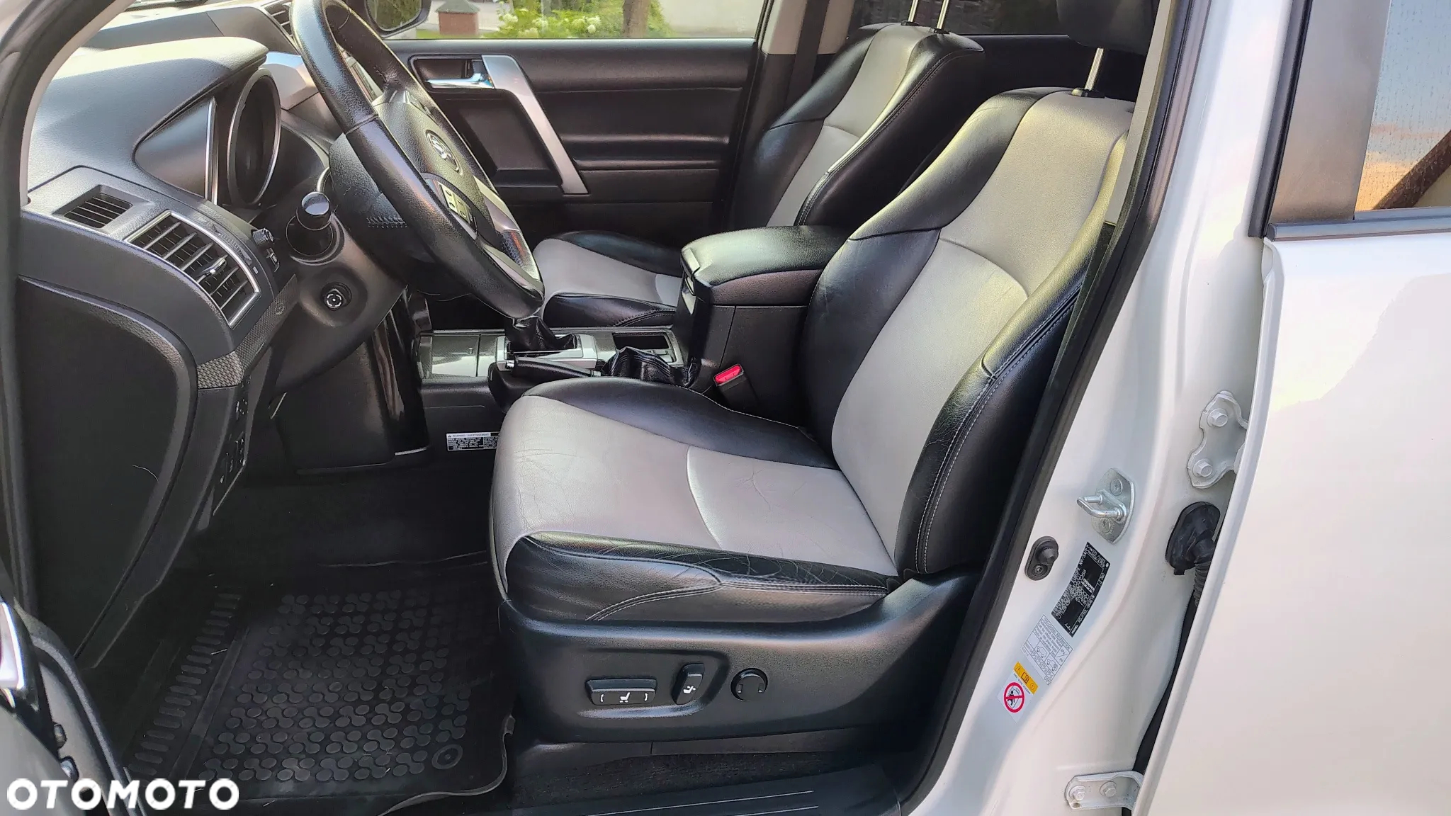 Toyota Land Cruiser - 14