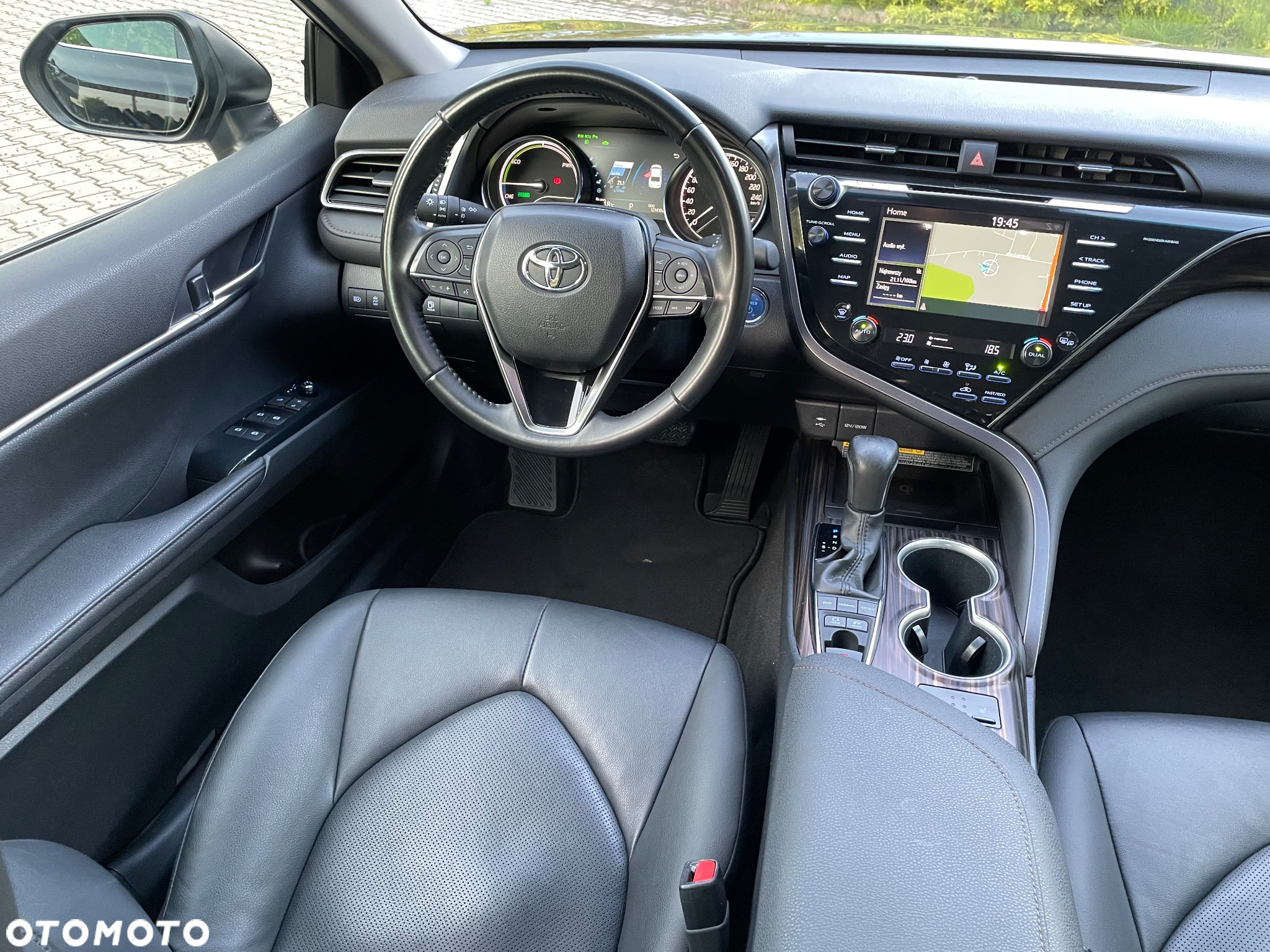 Toyota Camry 2.5 Hybrid Executive CVT - 12