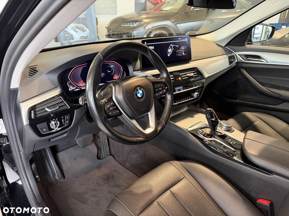 BMW Seria 5 520d xDrive Business Edition - 12
