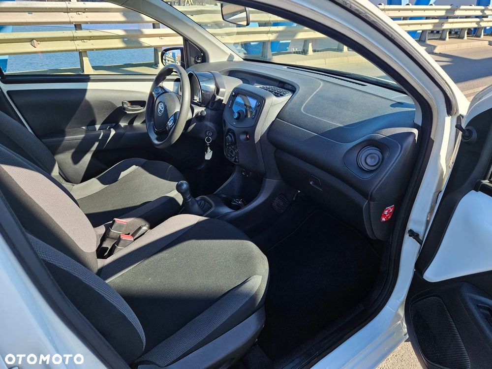 Toyota Aygo x-business - 9