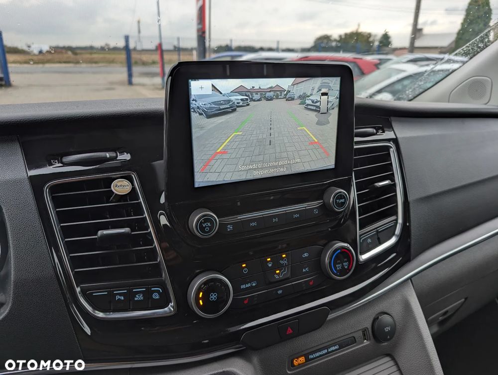 Ford Tourneo Custom 320 L2H1 VA Autm Titanium X - 14