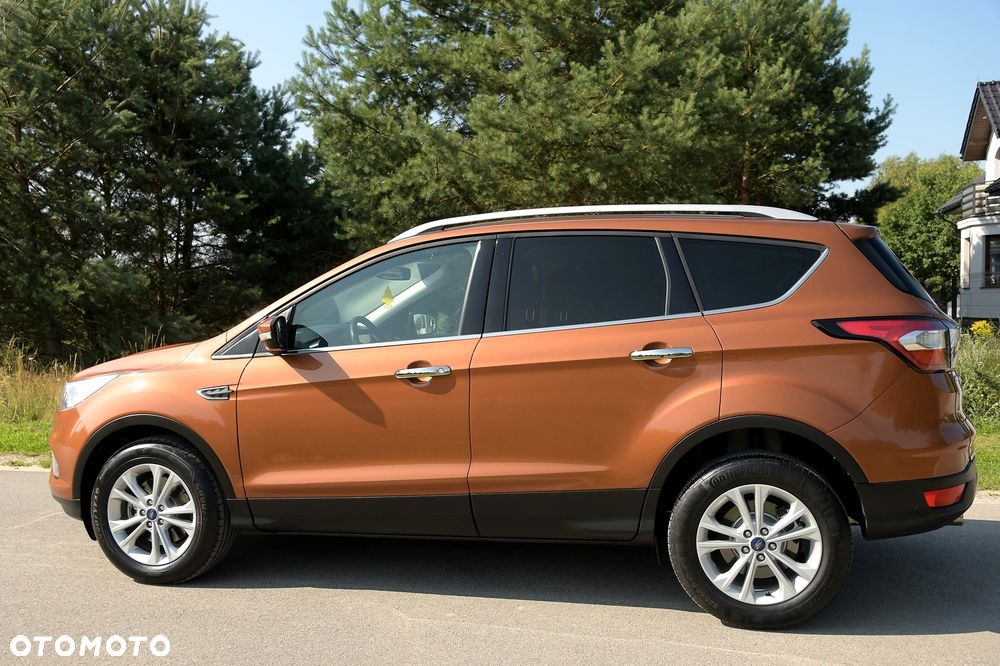 Ford Kuga 2.0 TDCi 2x4 Titanium - 4