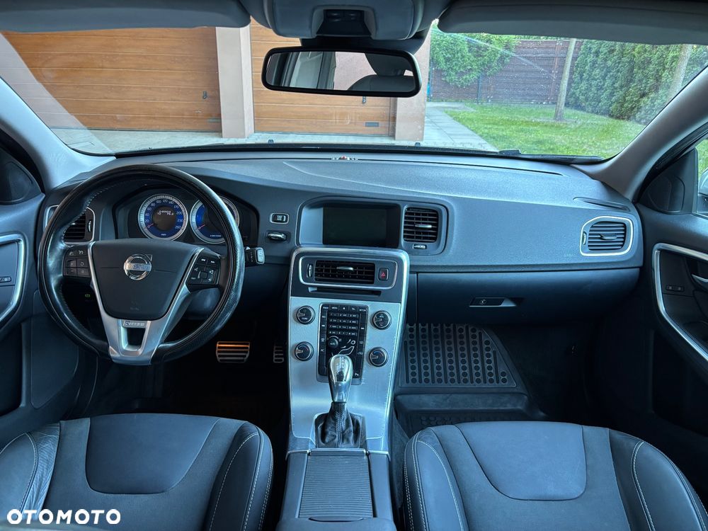 Volvo V60 D3 Geartronic R-Design - 6