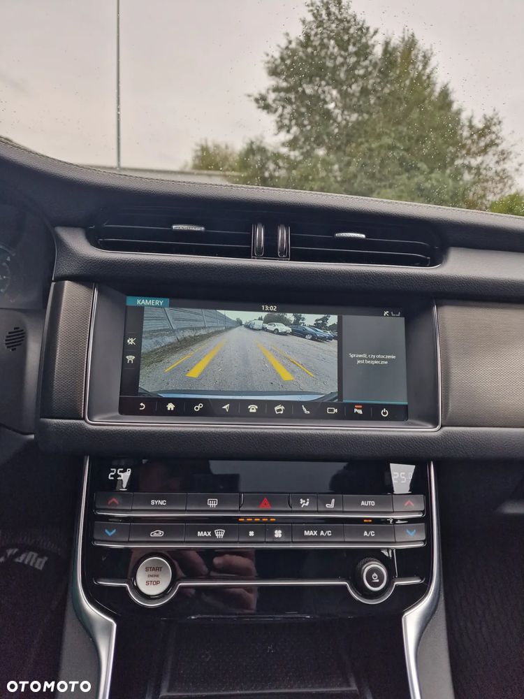 Jaguar XF 20d Sportbrake R-Sport - 16