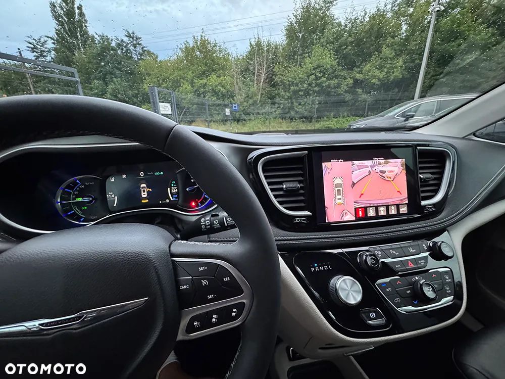 Chrysler Pacifica - 25