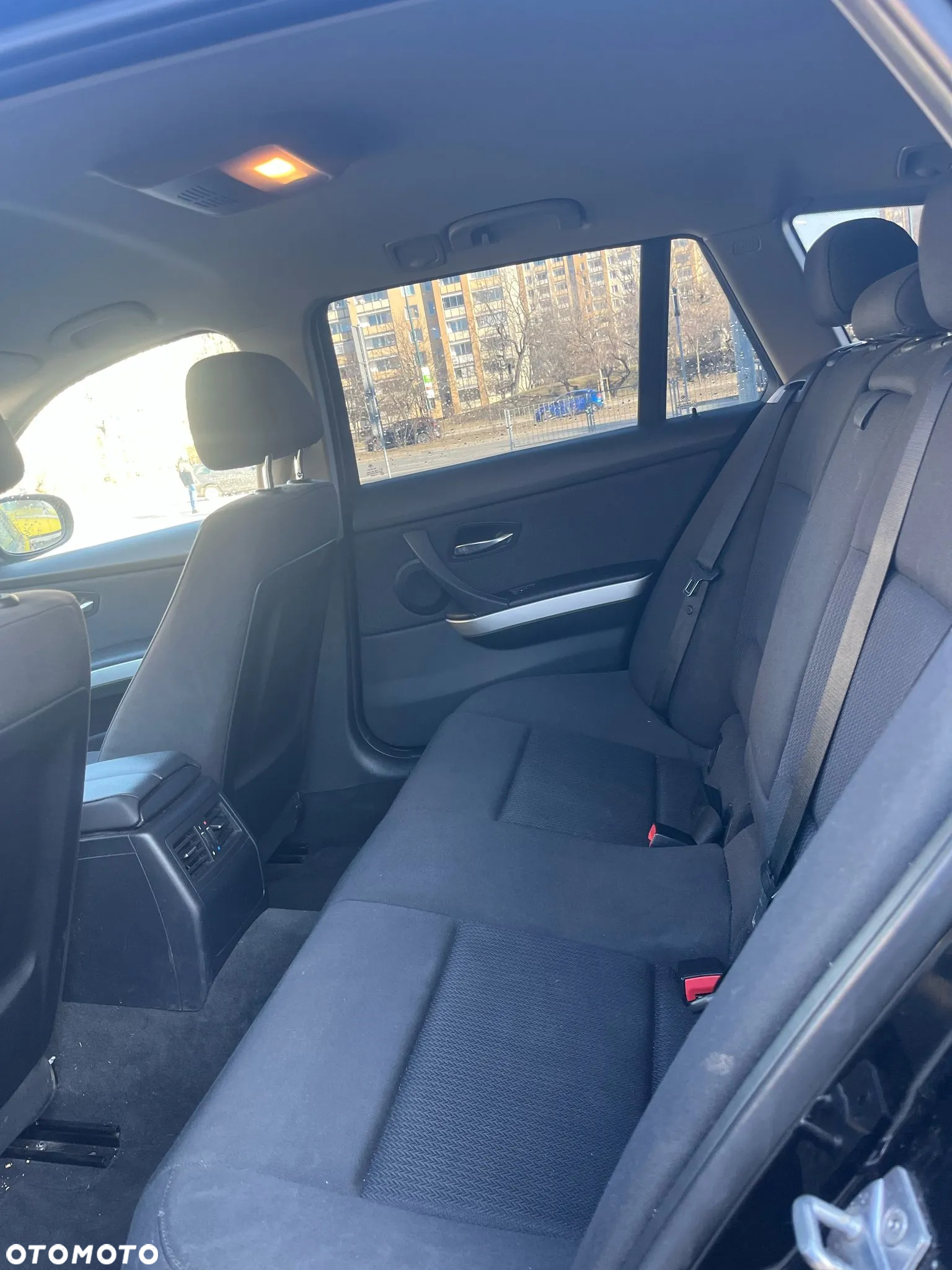 BMW Seria 3 318i Touring - 11