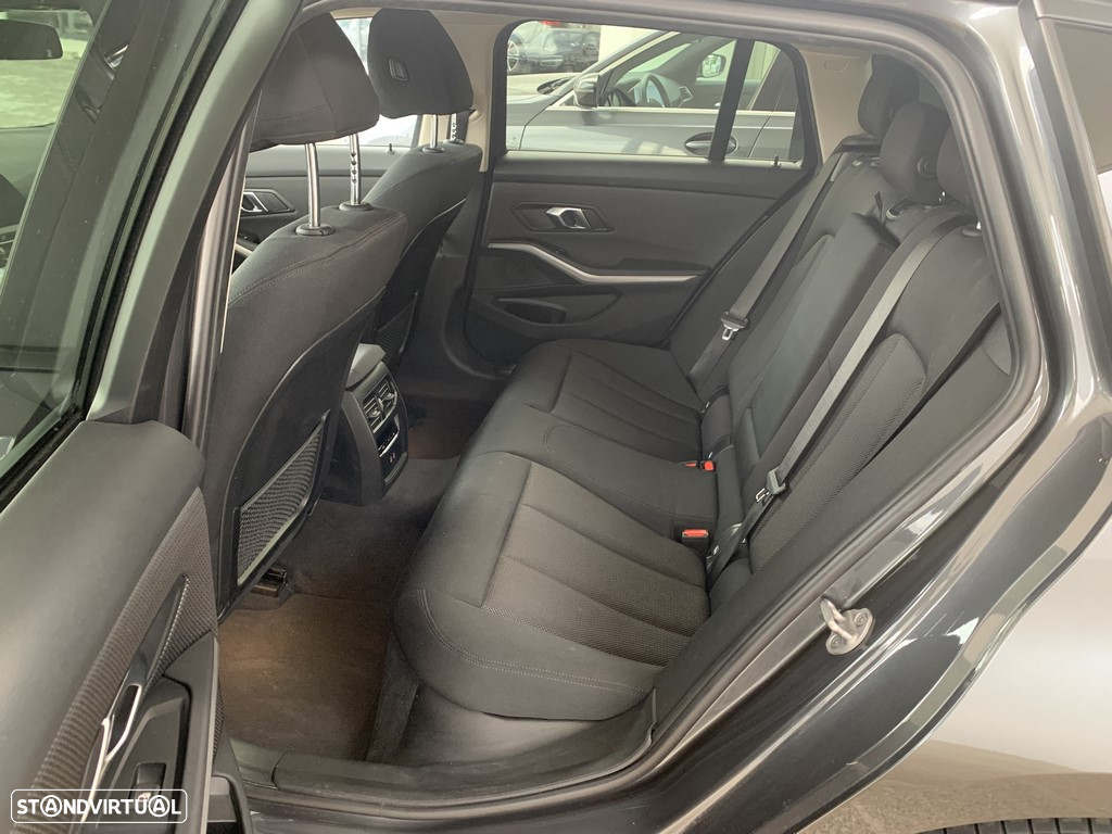 BMW 330 e Touring Line Sport Auto - 13