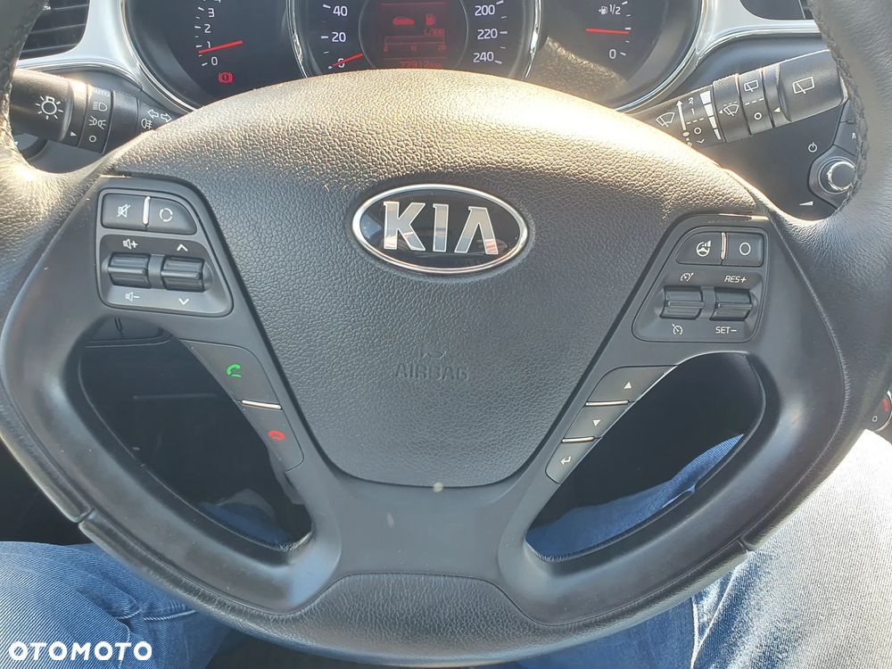 Kia Ceed 1.4 CVVT Dream-Team Edition - 17