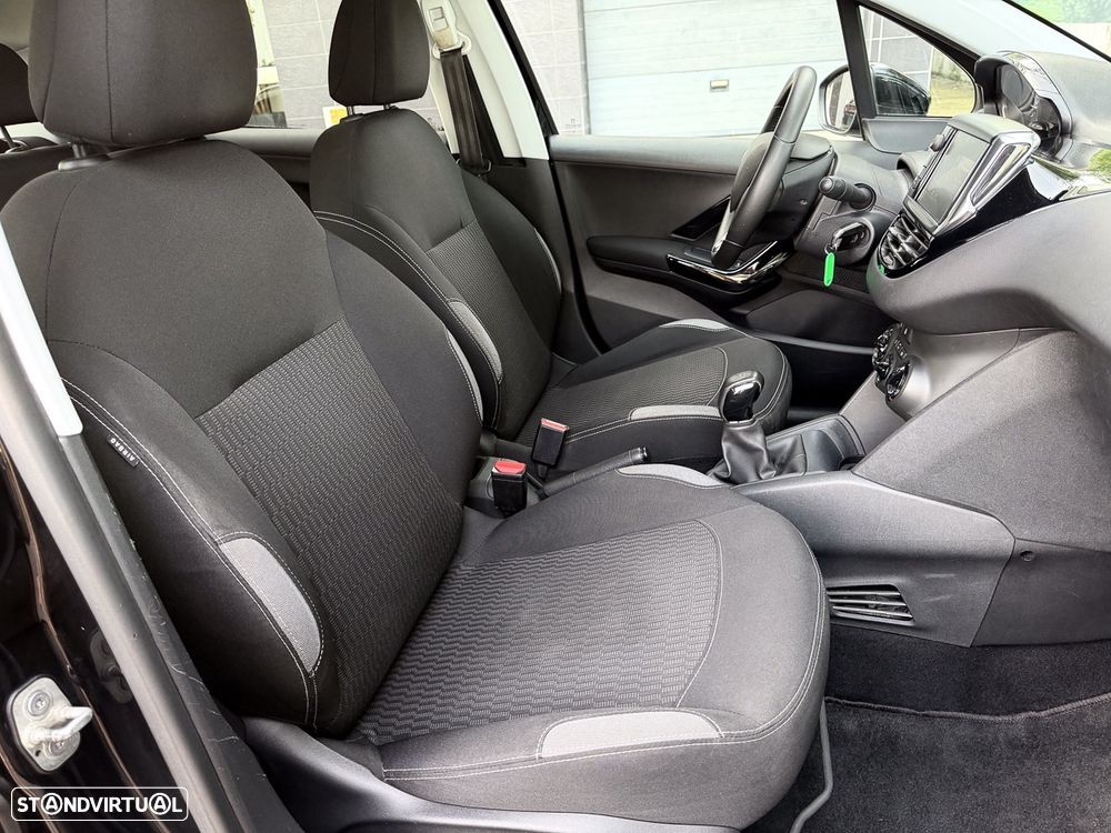 Peugeot 208 1.2 PureTech Style - 11