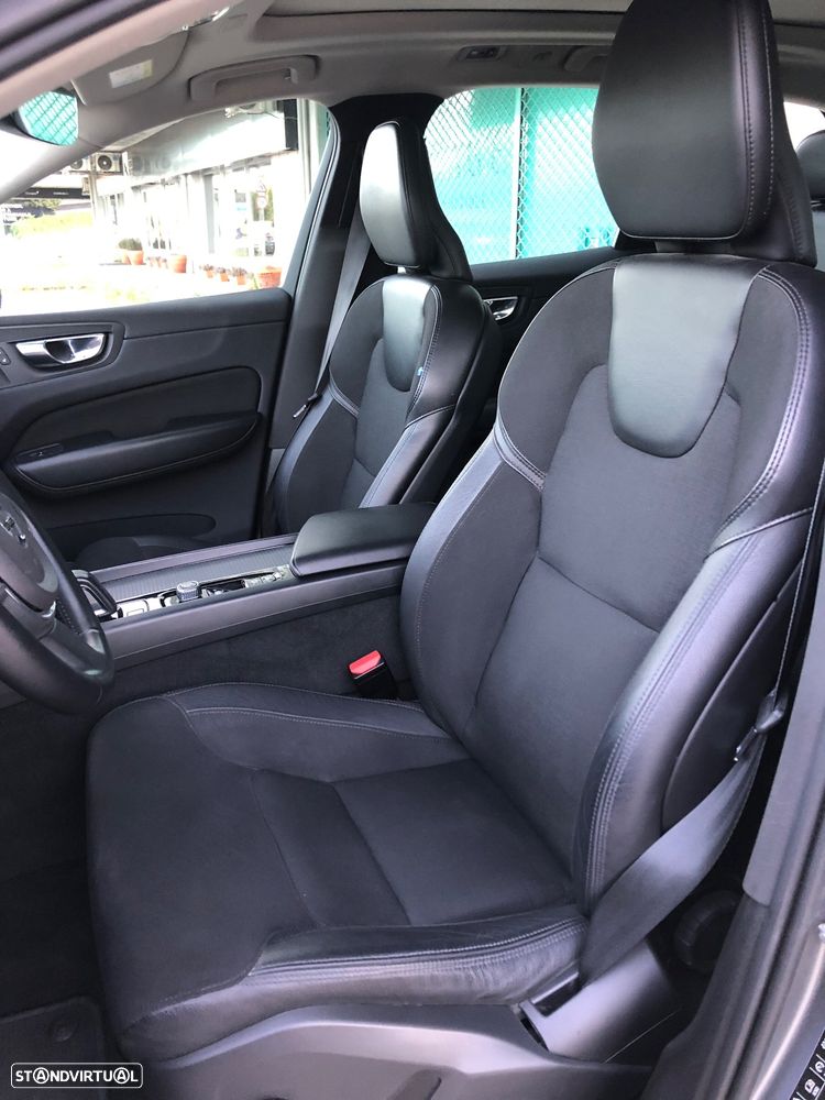 Volvo XC 60 2.0 T8 PHEV Momentum Plus AWD - 29