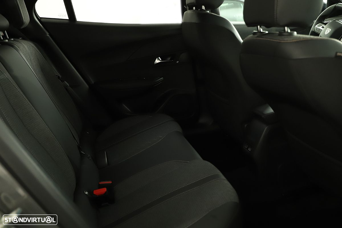 Peugeot 2008 1.2 PureTech Allure - 24
