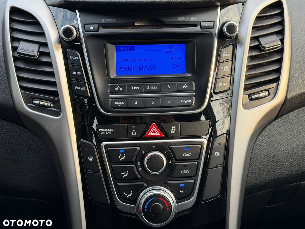 Hyundai i30 1.6 Comfort - 24