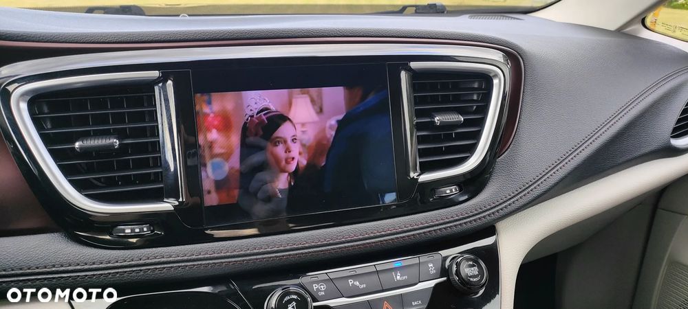 Chrysler Pacifica - 32