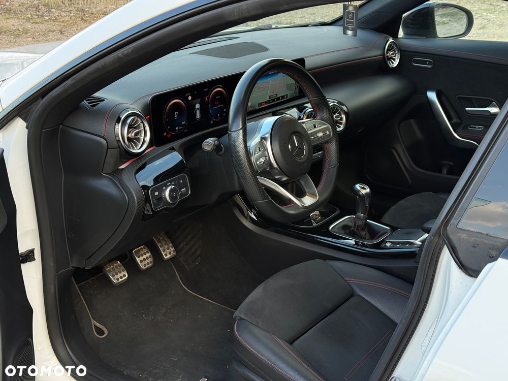 Mercedes-Benz CLA 200 AMG Line - 5