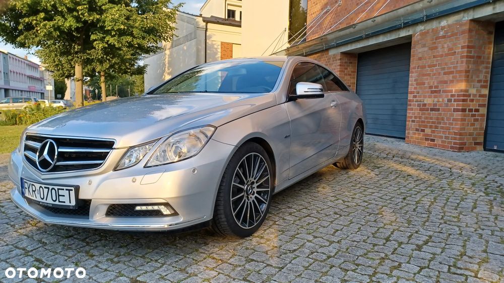 Mercedes-Benz Klasa E 200 CGI Coupe BlueEFFICIENCY Automatik Avantgarde - 23