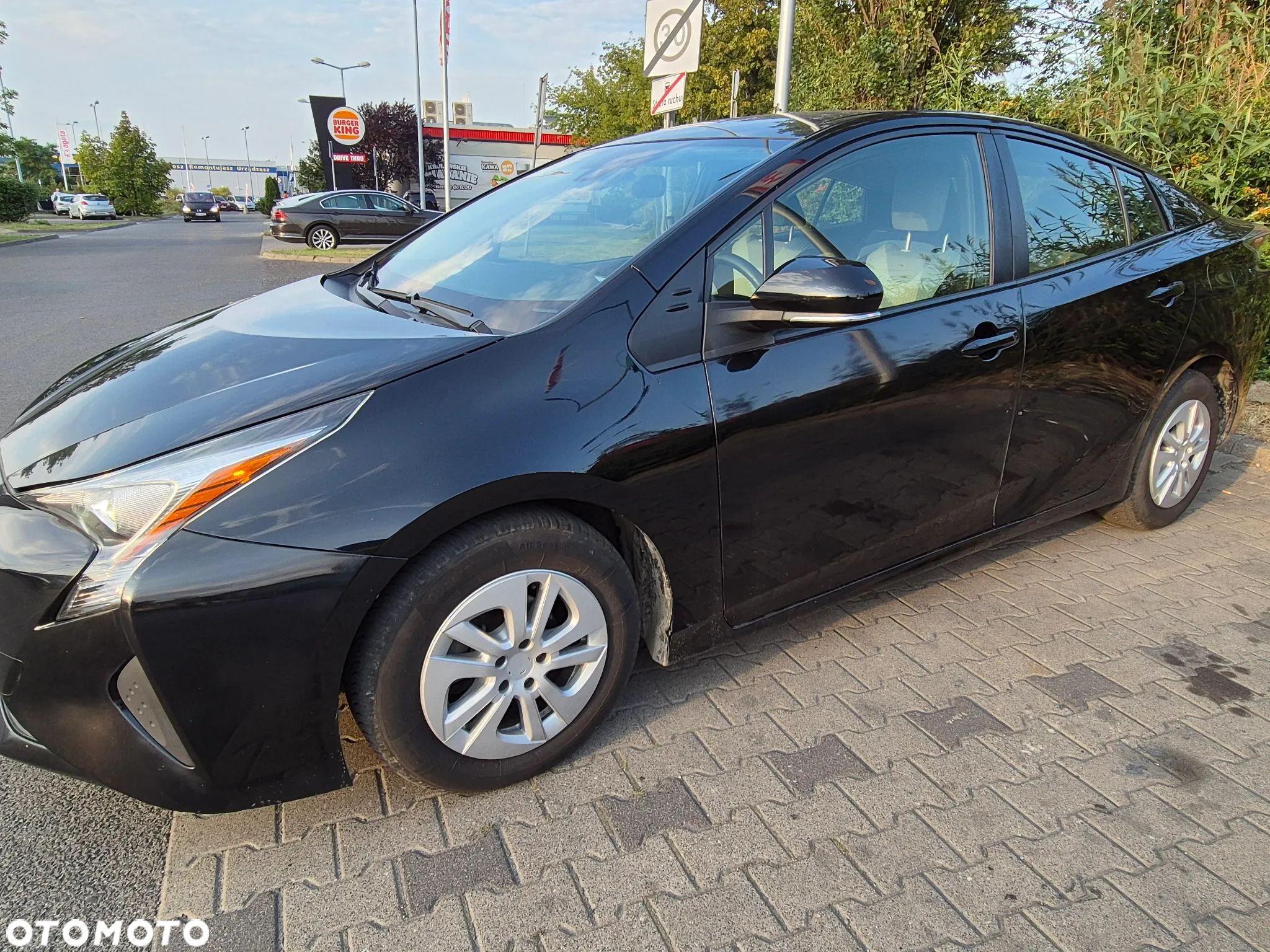Toyota Prius (Hybrid) - 32