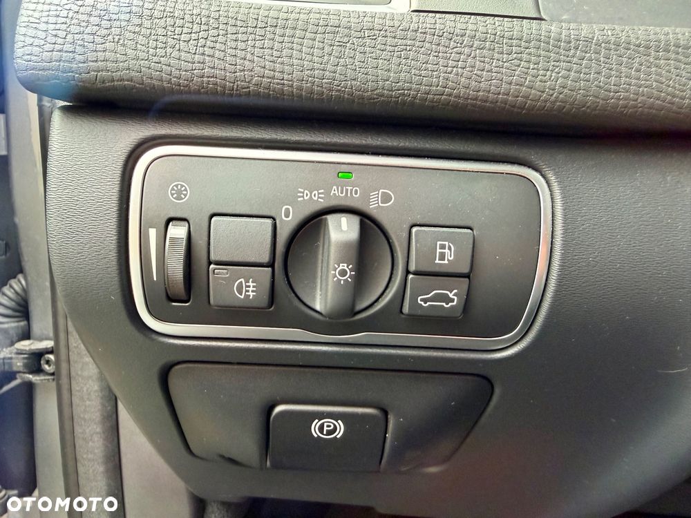 Volvo XC 60 D4 Drive-E R-Design Momentum - 19