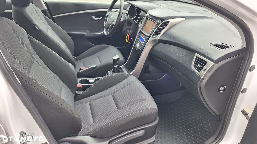 Hyundai i30 blue 1.6 CRDi Passion - 13