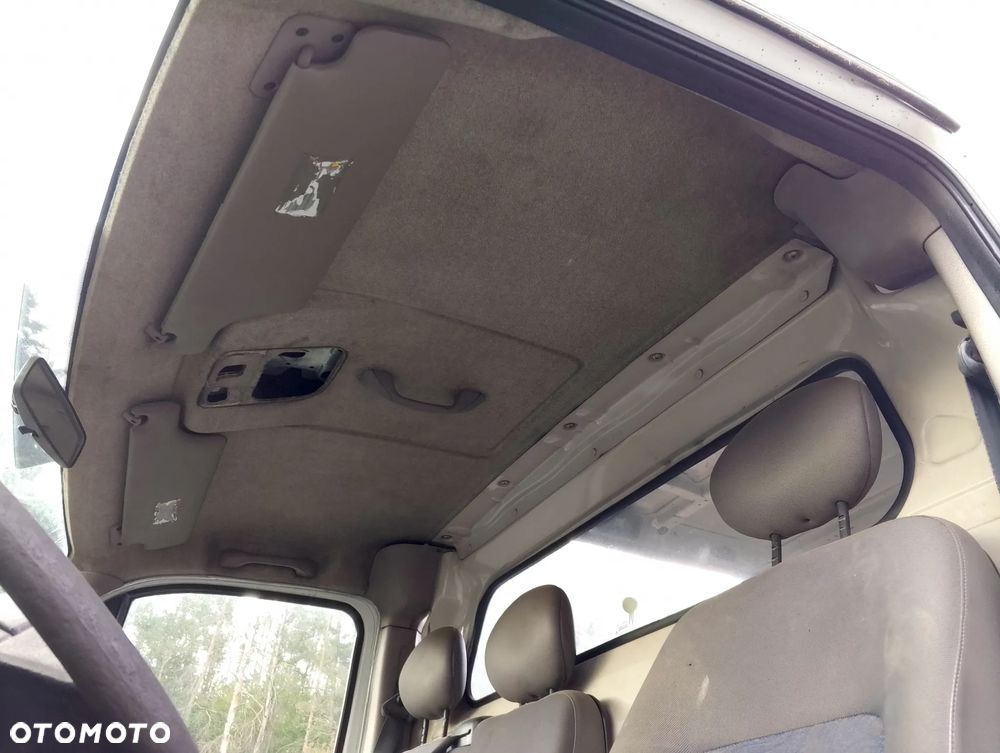 Renault Master II Przed Lift (97-03r.) 2.8 DTI R4 8V 114KM. Silnik S9W 702 (S9W702),  S9W 700 (S9W700) Skrzynia PF1 013 (PF1013),  C 118062 (C118062) lakier 389,  0389 .Cały na części. GWARANCJA !!! Przód Tył Zestaw Komplet Drzwi Klapa Zderzak Błotnik Maska Grill Atrapa Szyba Pas Lampa Lusterko Boczki Fotel Kanapa Kokpit Deska Rozdzielcza Przełącznik Włącznik Sterownik Przewody Wiązka Instalacja Moduł Komputer Czujnik Listwa Pompa Alternator Wtryski Głowica Rozrusznik Kompresor Sprzęgło Dwumas Silnik Skrzynia ABS Klimatyzacji Paliwa Wspomagania Kolektor Turbina Przepustnica Zawór Chłodnica Koło Hak Belka Sanki Zawieszenie Mcpherson Półoś Amortyzator Wydech Tłumik Zacisk Most - 9