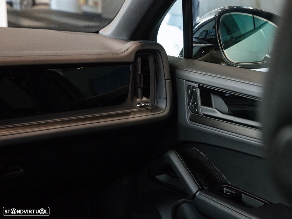Porsche Cayenne Coupé E-Hybrid Black Edition - 38