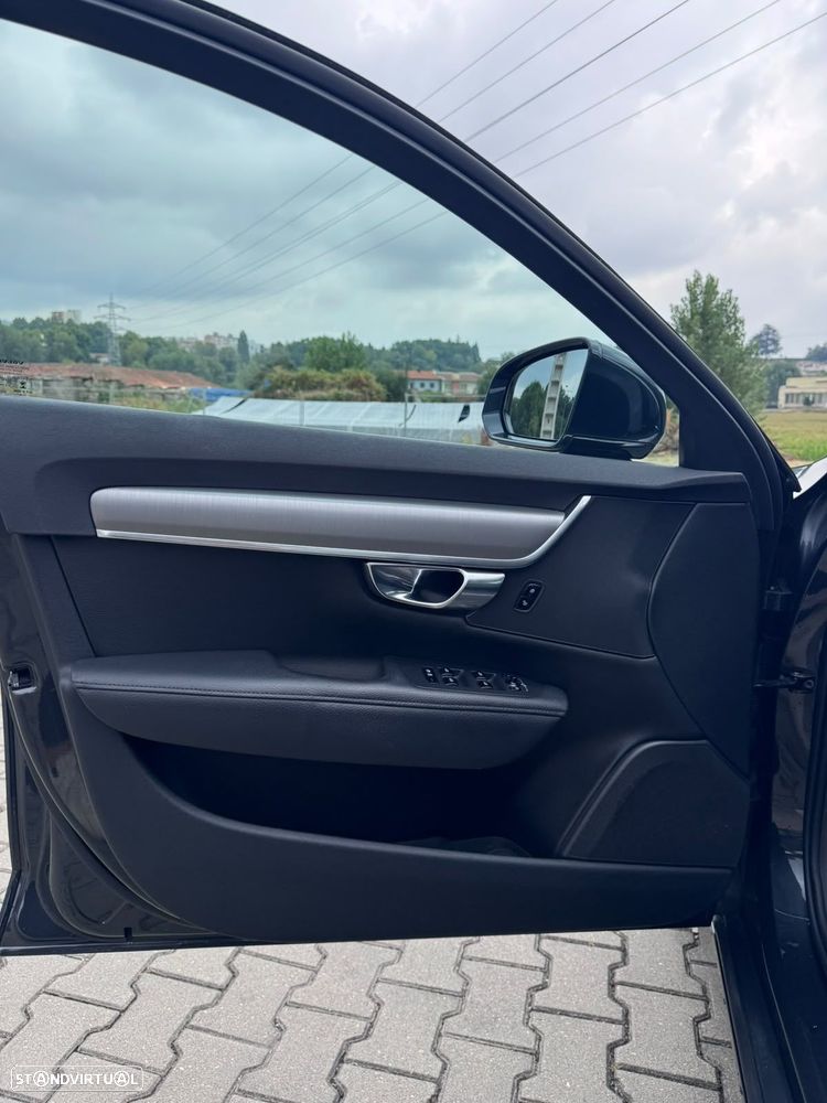 Volvo V90 2.0 D4 Momentum Geartronic - 27