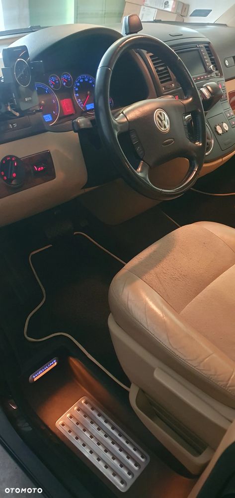Volkswagen Multivan - 32