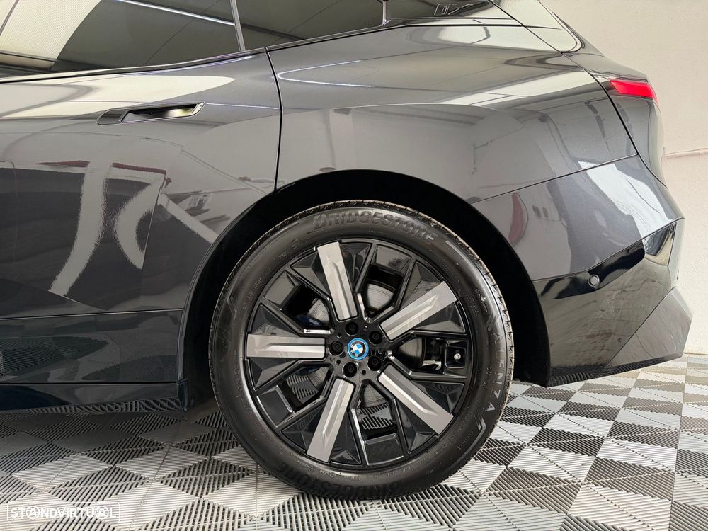 BMW iX xDrive 50 Pack Desportivo - 37