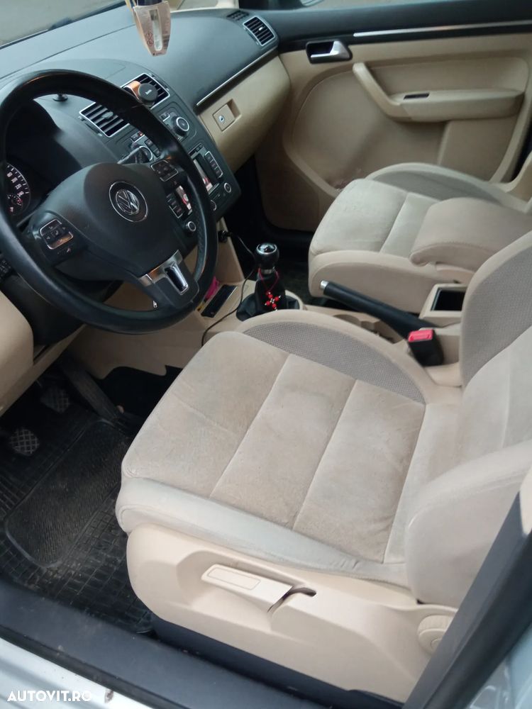 Volkswagen Touran - 13