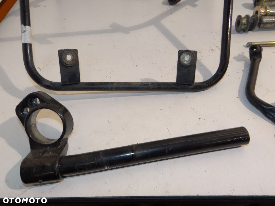 Triumph 1200 Trophy stelaż kolektor wydechowy mocowanie bagażnik amortyzator tył zacisk kluczyk wlew - 20