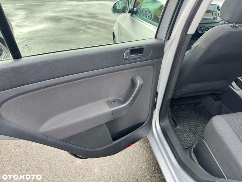 Volkswagen Golf Plus - 15