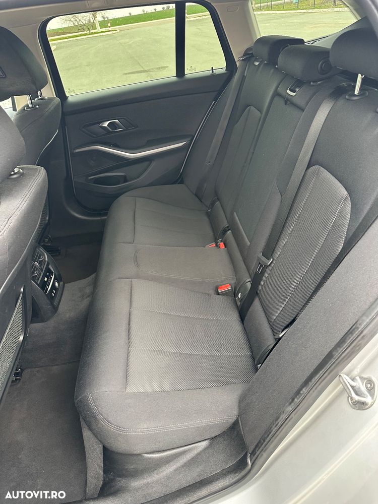 BMW Seria 3 320d xDrive AT MHEV - 25