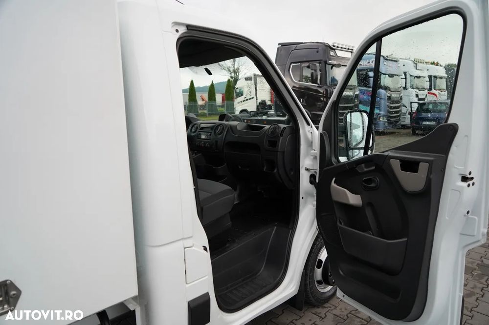 Renault MASTER / BASCULATOR SPATE / 3 LOCURI / DOUĂ TRANSMISII / MANUALĂ / IMPORTATĂ / - 36