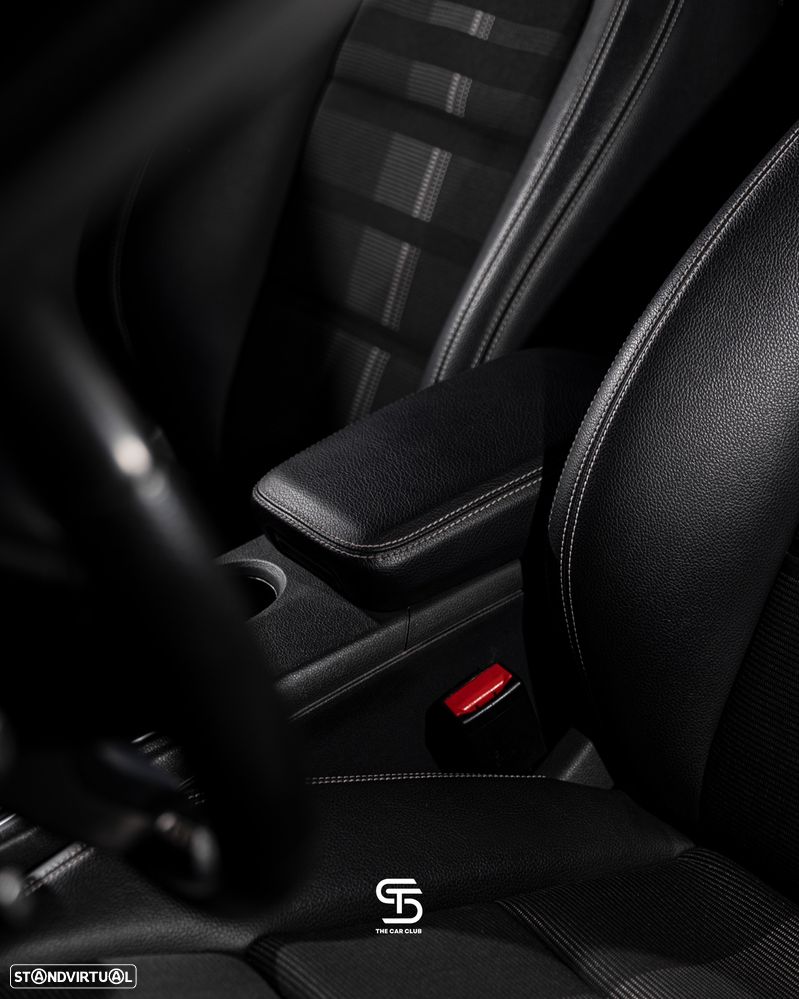 Mercedes-Benz GLA 180 d Urban - 16