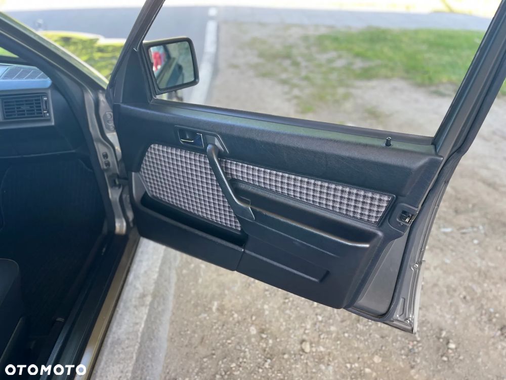 Mercedes-Benz W201 (190) - 16