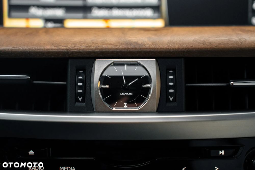 Lexus LX - 24